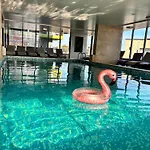 Bliss - Pool & Năvodari