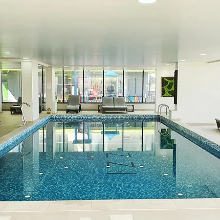 Bliss - Pool & Năvodari