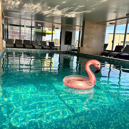 Bliss - Pool & Năvodari