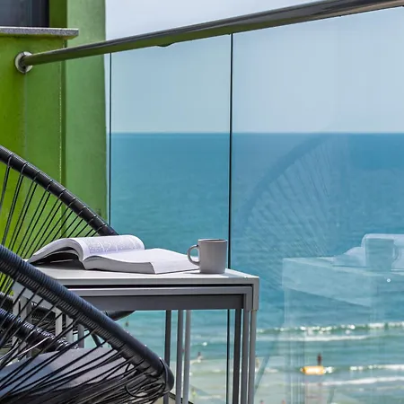 Bliss - Pool & Navodari