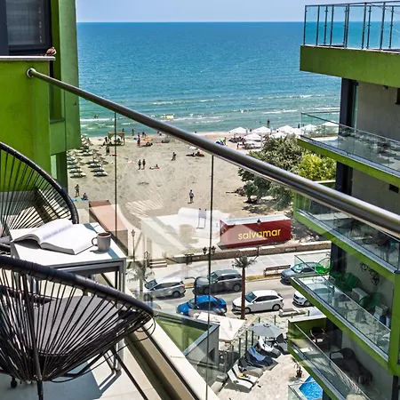 Bliss - Pool & Navodari