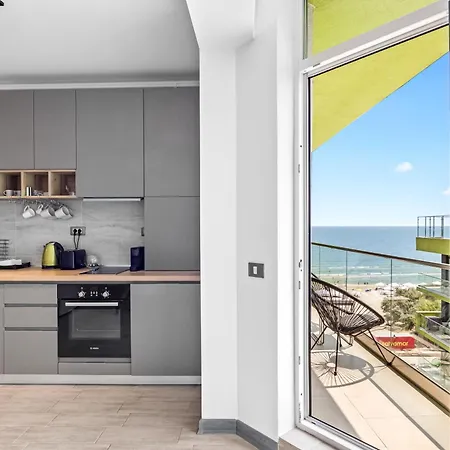 Bliss - Pool & Navodari