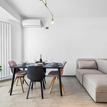 Apartment Bliss - Pool &