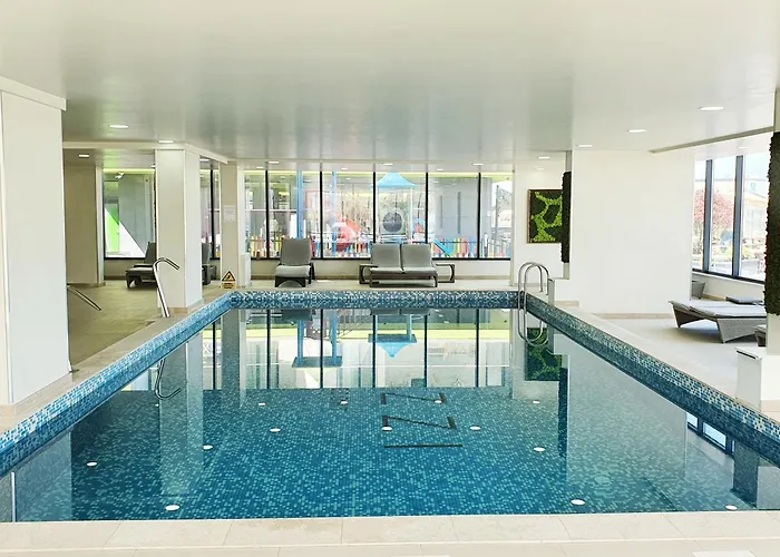 Bliss - Pool & 那沃达利