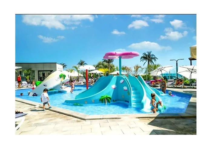 Bliss - Pool & * 那沃达利