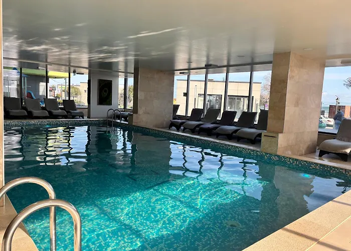 Bliss - Pool & * 那沃达利