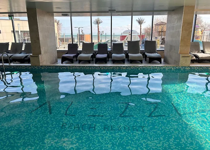 Bliss - Pool & 那沃达利