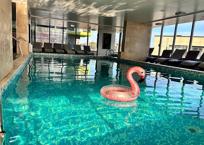 Bliss - Pool & 那沃达利