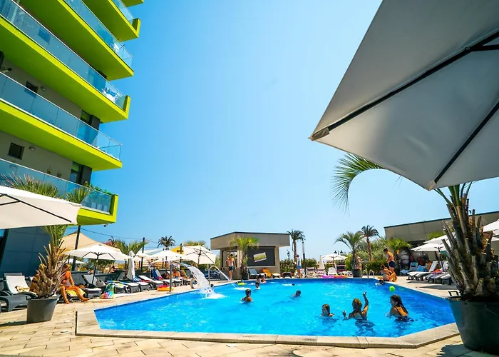 Bliss - Pool & 那沃达利