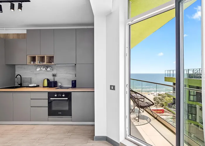 Bliss - Pool & 那沃达利